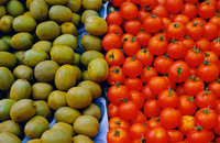 Kiwis and tomatoes