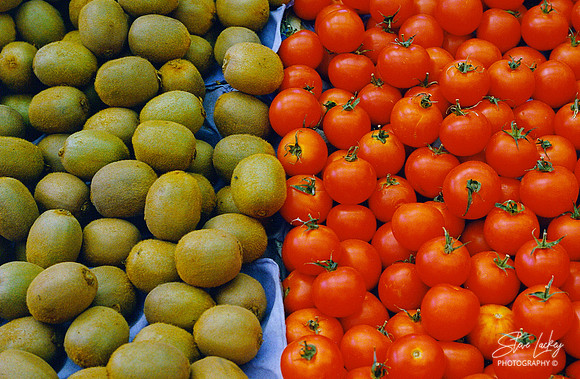 Kiwis and tomatoes